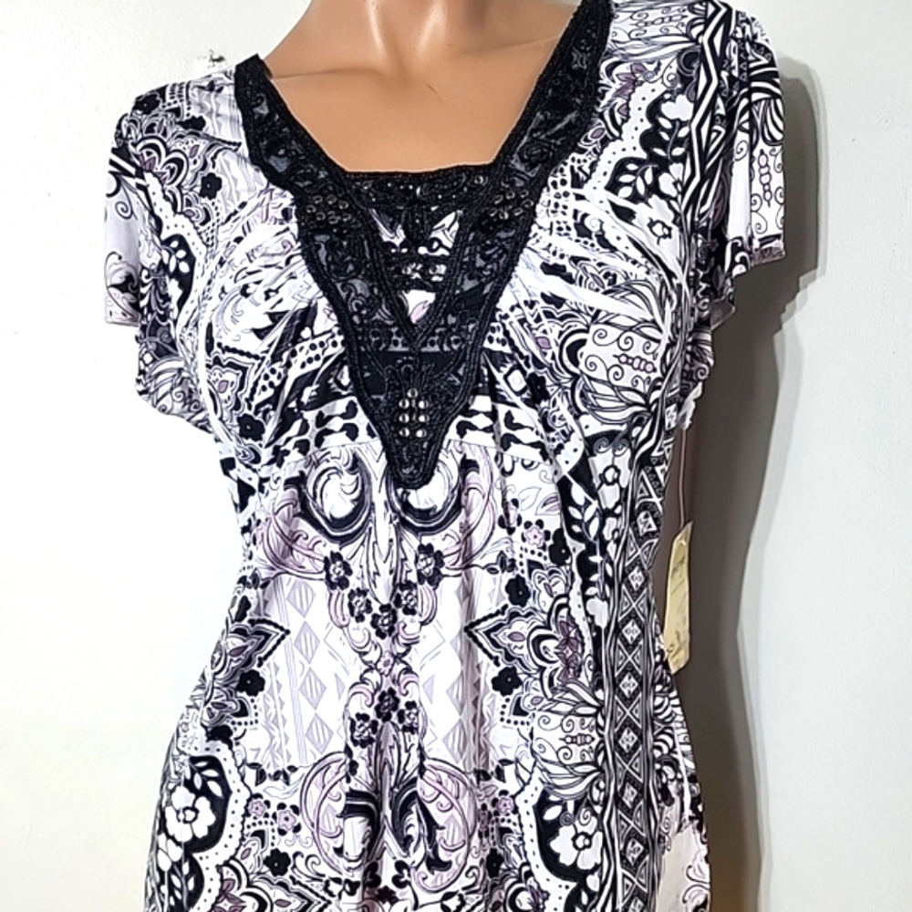 Energe Womens Black Short Sleeve White Lace Print Blouse Size Medium Petite NWT